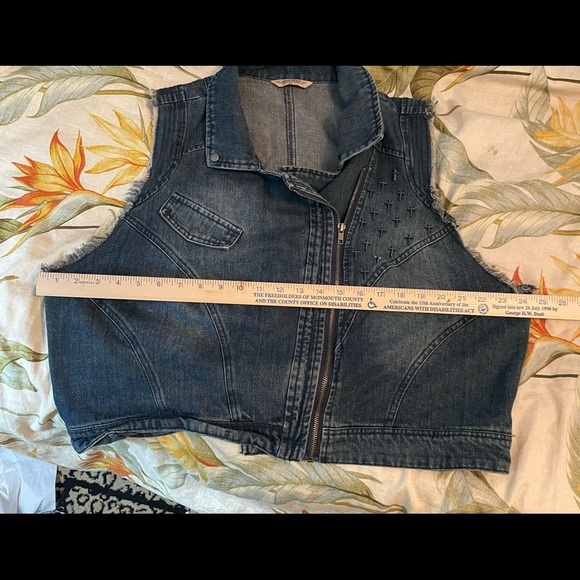 Denim vest with cross studs size 2x - Picture 6 of 6